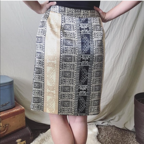Black and Gold Pattern Pencil Skirt - Picture 5 of 8